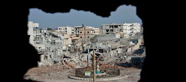 This Nov. 20, 2014 photo shows an area controlled by the Islamic State group, past the Qada Azadi roundabout, foreground, in Kobani, Syria. This Nov. 20, 2014 photo shows an area controlled by the Islamic State group, past the Qada Azadi roundabout, foreground, in Kobani, Syria. - Sputnik International