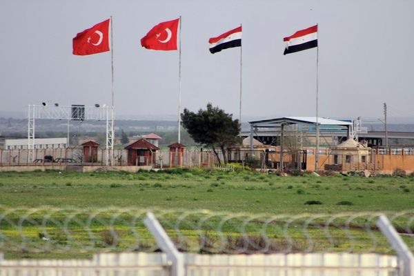 In this photo taken Tuesday, April 10, 2012, the border crossing between Turkey and Syria is seen from a refugee camp near the border, in Kilis , Turkey. - Sputnik International