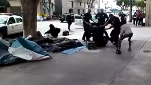 Homeless Woman Faces Life in Prison for Picking Up Dropped LAPD Baton - Sputnik International