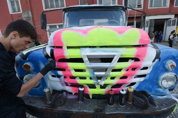 Legendary Russian truck, ZiL, turned into a piece of modern art. Legendary Russian truck, ZiL, turned into a piece of modern art. - Sputnik International