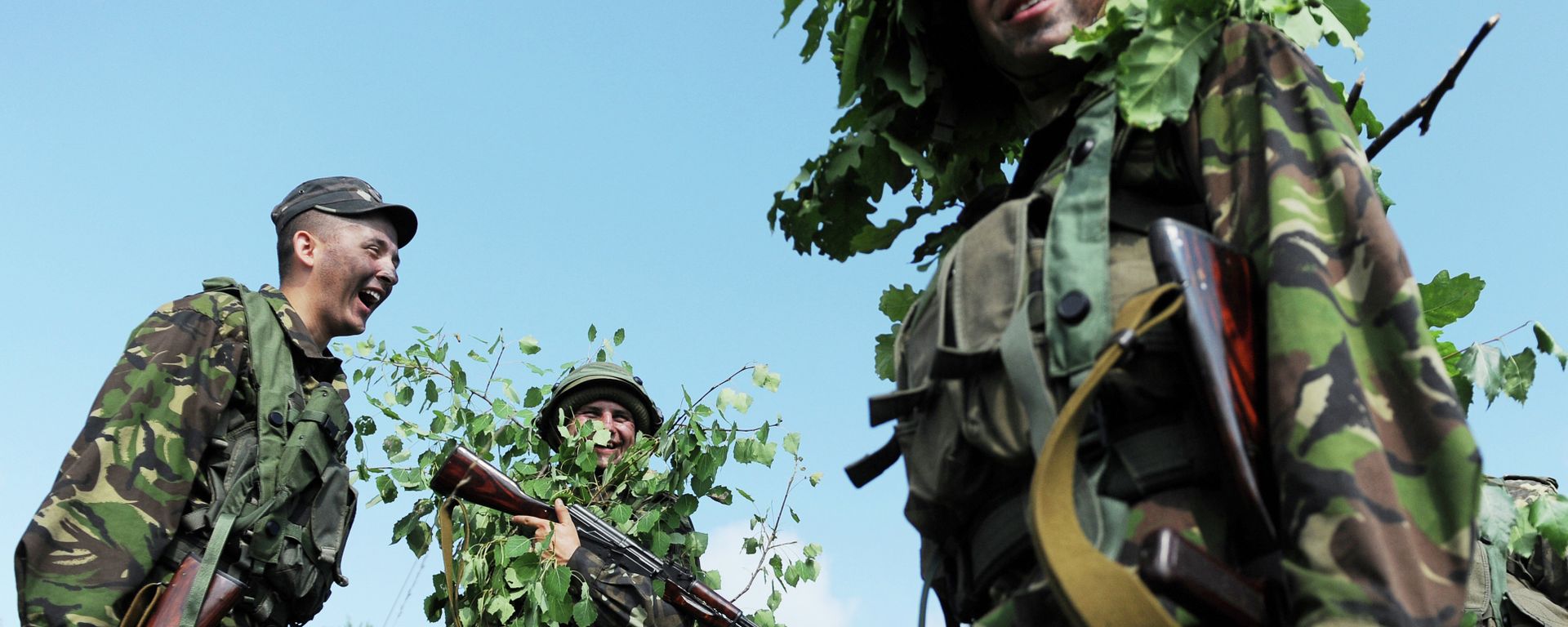 Ukrainian servicemen wearing camouflage take part in a military drill with US troops in Yavoriv polygon, Lviv district, western Ukraine, on July 22, 2015 Ukrainian servicemen wearing camouflage take part in a military drill with US troops in Yavoriv polygon, Lviv district, western Ukraine, on July 22, 2015 - Sputnik International, 1920, 05.12.2021