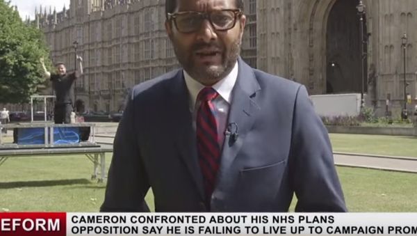 Magicians Photobomb News Report - Sputnik International