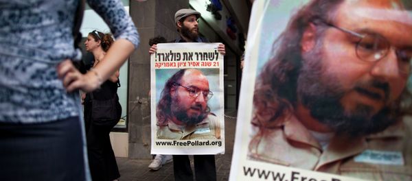 Israeli protesters hold posters demanding the release of Jonathan Pollard, a Jewish American who was jailed for life in 1987 on charges of spying on the United States, as they stand outside the U.S. embassy in Tel Aviv, Israel. - Sputnik International