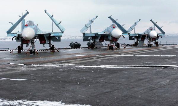 SU-33 fighter jets onboard the Admiral Kuznetsov heavy aircraft carrying cruiser. - Sputnik International