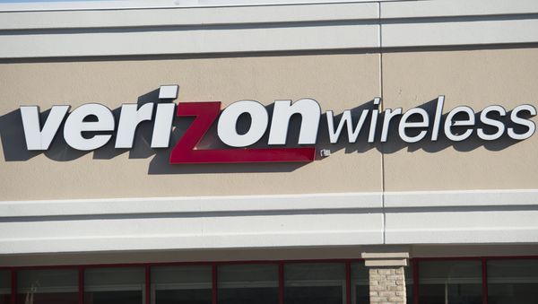 A Verizon wireless cellphone store is seen in Falls Church, Virginia, December 30, 2014. A Verizon wireless cellphone store is seen in Falls Church, Virginia, December 30, 2014. - Sputnik International