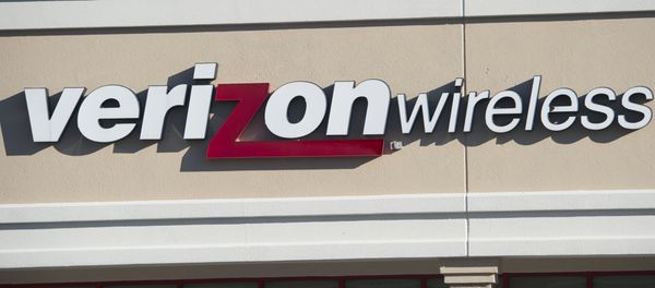A Verizon wireless cellphone store is seen in Falls Church, Virginia, December 30, 2014. A Verizon wireless cellphone store is seen in Falls Church, Virginia, December 30, 2014. - Sputnik International