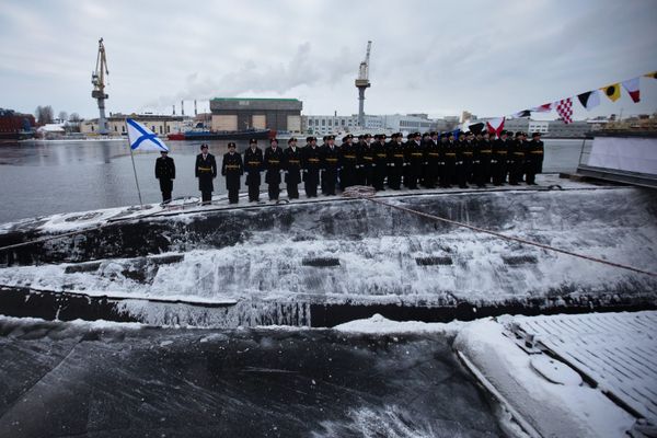 Raising the Navy flag ceremony on board the Rostov-on-Don submarine - Sputnik International
