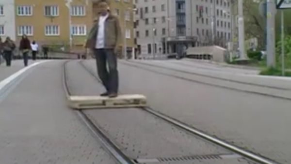 Pallet surfing - Sputnik International
