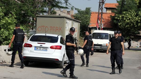 Police officers patrol as Turkish police raide homes in Haci Bayram neighborhood in the capital Ankara, Turkey, Monday, July 27, 2015 - Sputnik International