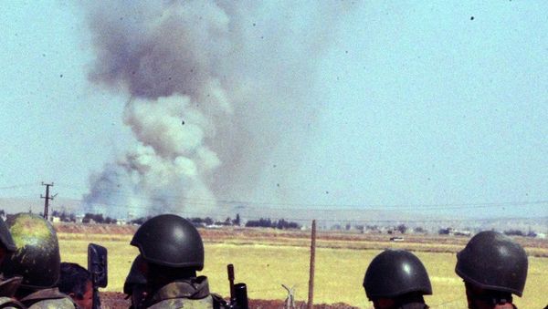 Turkish soldiers stand as smoke billows from the Syrian town of Ayn al-Arab or Kobani following the attacks by IS militants as seen from the Turkish side of the border in Suruc, Turkey, Thursday, June 25, 2015. - Sputnik International