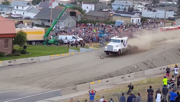 World record semi truck jump! - Sputnik International