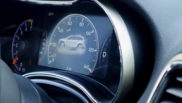 An electronic dashboard of a 2015 Jeep Grand Cherokee is pictured on a car dealership in New Jersey, July 24, 2015 - Sputnik International