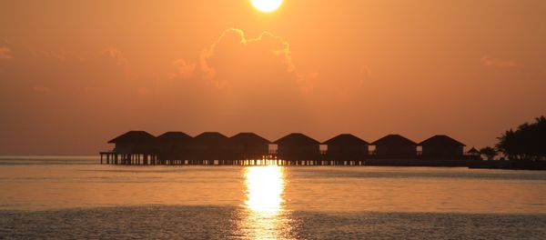 The sun sets over vacation cottages in the Maldives. The sun sets over vacation cottages in the Maldives. - Sputnik International