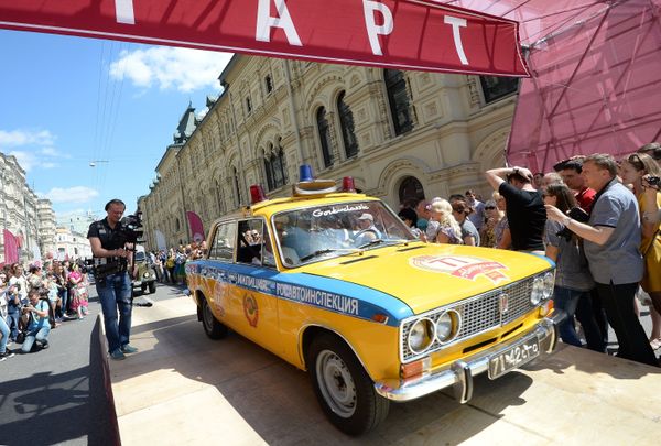 Soviet Style Icons: Retro Car Rally on Red Square - Sputnik International