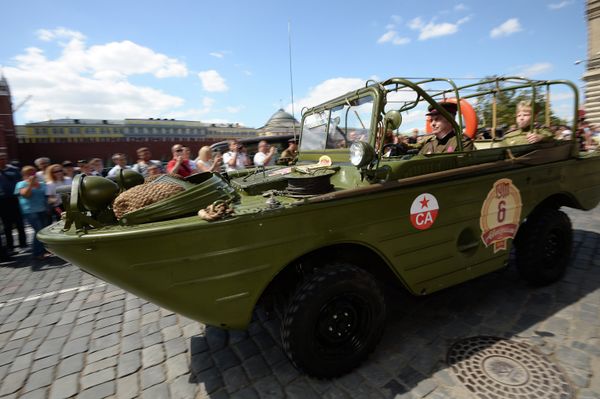 Soviet Style Icons: Retro Car Rally on Red Square - Sputnik International