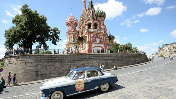 Soviet Style Icons: Retro Car Rally on Red Square - Sputnik International