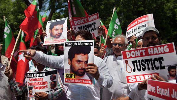 Activists of the Social Democratic Party of India carry placards with portraits of Yakub Abdul Razak Memon, convicted in the 1993 Mumbai bombings, during a protest against his death sentence outside Maharashtra House in New Delhi, India Activists of the Social Democratic Party of India carry placards with portraits of Yakub Abdul Razak Memon, convicted in the 1993 Mumbai bombings, during a protest against his death sentence outside Maharashtra House in New Delhi, India - Sputnik International