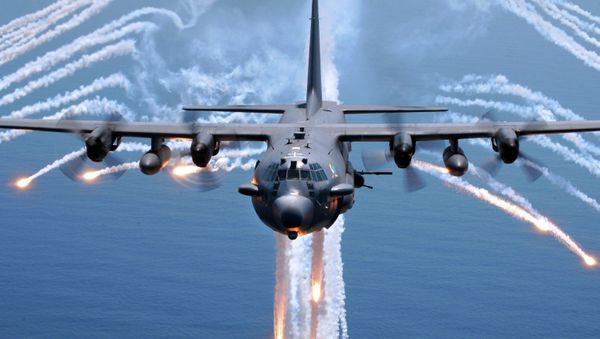 AC-130H Spectre jettisons flares - Sputnik International