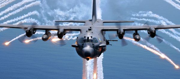 AC-130H Spectre jettisons flares AC-130H Spectre jettisons flares - Sputnik International