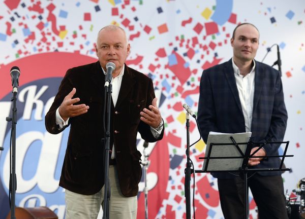 Dmitry Kiselev (left), Director-General, Rossiya Segodnya international news agency, speaking at the Koktebel Jazz Party festival in Moscow - Sputnik International