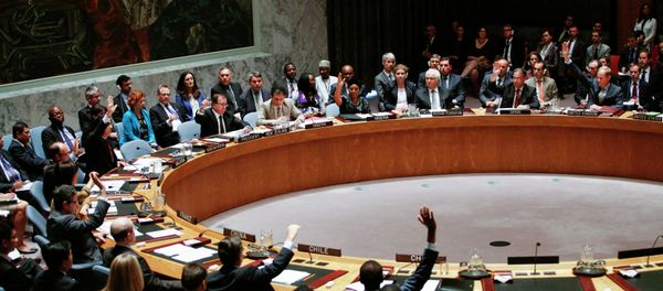 Members of UN Security Council vote on a draft resolution for establishing a tribunal to prosecute those responsible for the MH17 flight during a Security Council meeting at United Nations Headquarters in New York on July 29, 2015. - Sputnik International