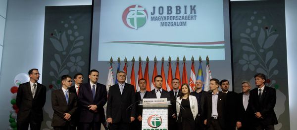 Chairman of the far-right parliamentary JOBBIK (Better) party Gabor Vona (C) reacts for the result of the parliamentary election with his party members at Budapest Congress Center in Budapest. (File) - Sputnik International