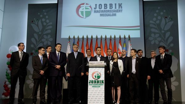 Chairman of the far-right parliamentary JOBBIK (Better) party Gabor Vona (C) reacts for the result of the parliamentary election with his party members at Budapest Congress Center in Budapest. (File) - Sputnik International