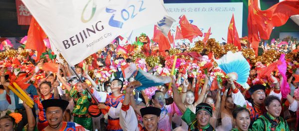 Chinese people wearing traditional costumes Chinese people wearing traditional costumes - Sputnik International