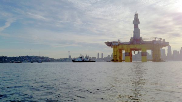 Shell Oil “Polar Pioneer” rig platform as it moved from Elliott Bay in Seattle, Washington - Sputnik International