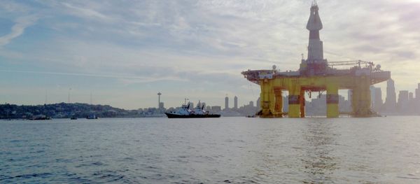 Shell Oil “Polar Pioneer” rig platform as it moved from Elliott Bay in Seattle, Washington Shell Oil “Polar Pioneer” rig platform as it moved from Elliott Bay in Seattle, Washington - Sputnik International