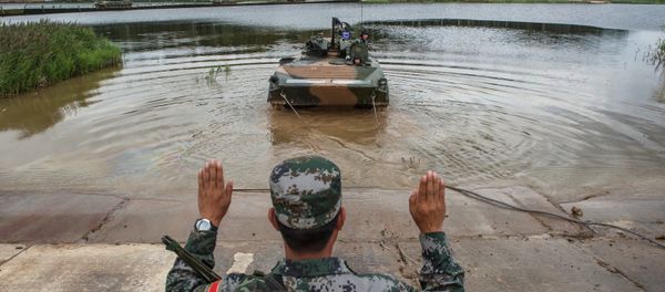 A Chinese soldier takes part in training sessions during the International Army Games-2015 at the Alabino training center in the Moscow Region - Sputnik International
