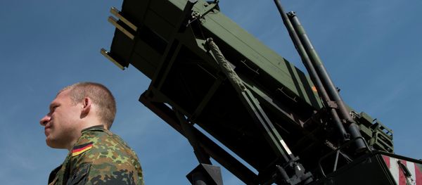 Picturen taken on March 25, 2014, shows a German soldier standing to attention in front of a German Patriot missile launcher at the Gazi barracks in Kahramanmaras, southern Turkey - Sputnik International