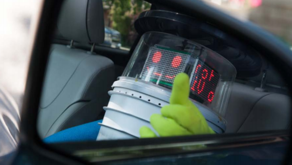 hitchBot accepts a ride - Sputnik International