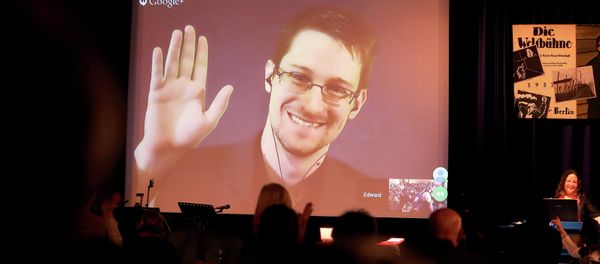 Former National Security Agency, NSA contractor and whistleblower Edward Snowden follows the 2014 Carl von Ossietzky Medal award ceremony by the International League for Human Rights via live video transmission in Berlin, Germany, Sunday Dec. 14,2014 Former National Security Agency, NSA contractor and whistleblower Edward Snowden follows the 2014 Carl von Ossietzky Medal award ceremony by the International League for Human Rights via live video transmission in Berlin, Germany, Sunday Dec. 14,2014 - Sputnik International