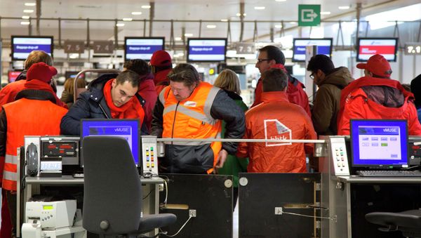 Union workers block a check-in counter at Zaventem airport in Brussels on Monday, Dec. 8, 2014 Union workers block a check-in counter at Zaventem airport in Brussels on Monday, Dec. 8, 2014 - Sputnik International