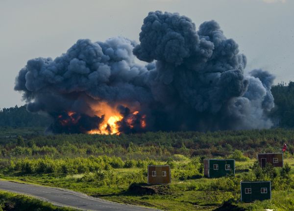 A demonstration of artillery at the Army-2015 International Military-Technical Forum. A demonstration of artillery at the Army-2015 International Military-Technical Forum. - Sputnik International