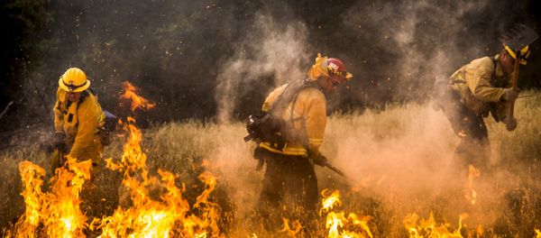 Firefighters work to dig a fire line on the Rocky Fire in Lake County, California July 30, 2015 - Sputnik International