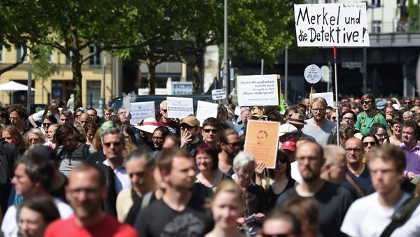 Participants of a demonstration protest in Berlin, Saturday Aug. 1, 2015. Banner at right reads Merkel und die Detektive! (lt: Merkel and the detectives). Participants of a demonstration protest in Berlin, Saturday Aug. 1, 2015. Banner at right reads Merkel und die Detektive! (lt: Merkel and the detectives). - Sputnik International