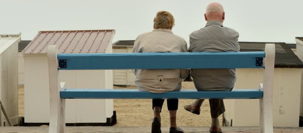 This picture taken on July 16, 2015 shows a couple of elderly people sitting on a bench in Calais, northern France This picture taken on July 16, 2015 shows a couple of elderly people sitting on a bench in Calais, northern France - Sputnik International
