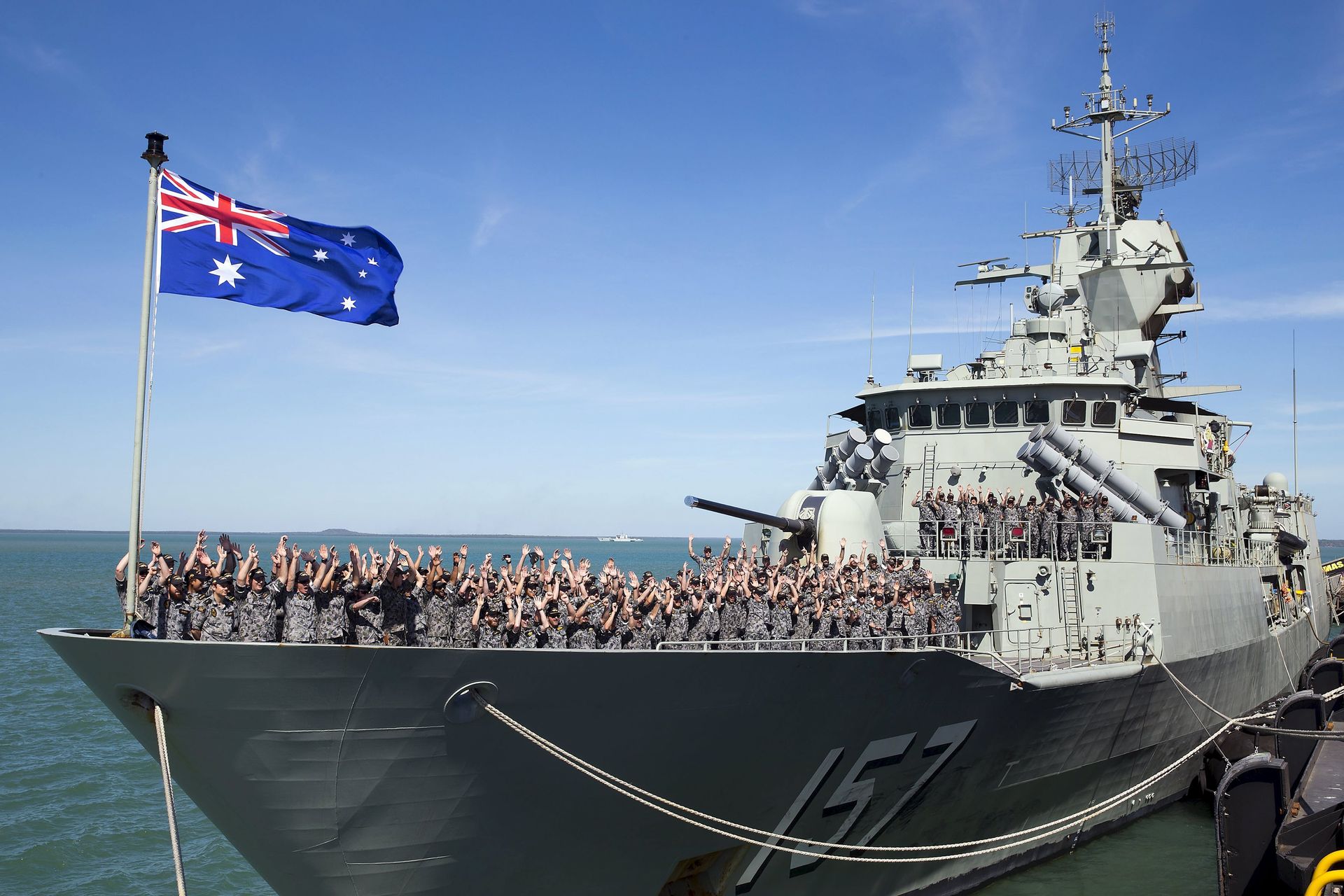 The crew of the Royal Australian Navy Anzac class frigate HMAS Perth cheer as they arrive at the Northern Australian city of Darwin in this picture taken on July 3, 2015 The crew of the Royal Australian Navy Anzac class frigate HMAS Perth cheer as they arrive at the Northern Australian city of Darwin in this picture taken on July 3, 2015 - Sputnik International, 1920, 19.09.2021
