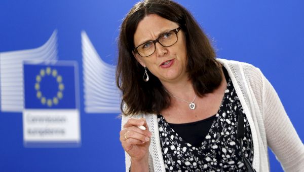 European Trade Commissioner Cecilia Malmstrom addresses a news conference at the EU Commission headquarters in Brussels, Belgium, August 4, 2015 - Sputnik International