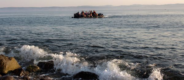 Migrants from Syria and Afghanistan arrive on an overcrowded dinghy from the Turkish coasts to the Greek island of Lesbos, Monday, July 27, 2015 - Sputnik International