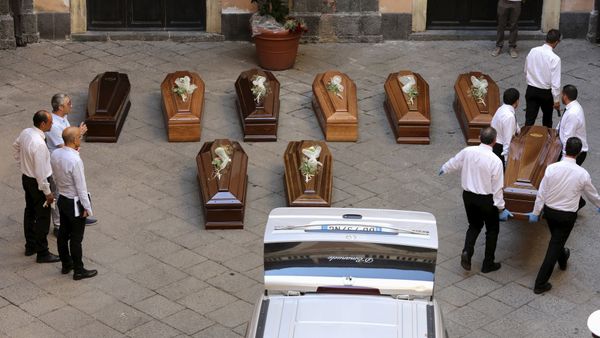 allbearers prepare the coffins of 13 unidentified migrants who died in the April 19, 2015 shipwreck, at an inter-faith funeral service in Catania, Italy July 7, 2015 allbearers prepare the coffins of 13 unidentified migrants who died in the April 19, 2015 shipwreck, at an inter-faith funeral service in Catania, Italy July 7, 2015 - Sputnik International