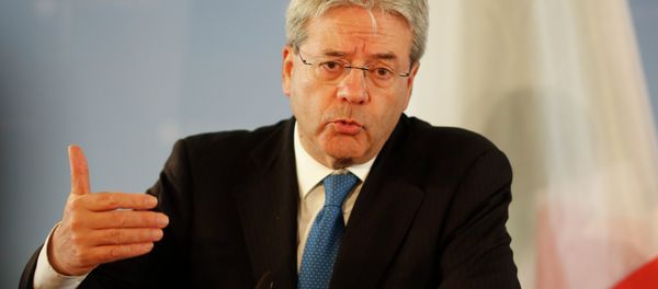 Italian Foreign Minister Paolo Gentiloni attends a news conference with his German counterpart Frank-Walter Steinmeier after a meeting at the foreign ministry in Berlin, Germany, Wednesday, June 17, 2015 - Sputnik International