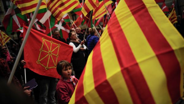 Pro-independence demonstrators of Catalonia and Basque Country raise their regional flags. File photo - Sputnik International