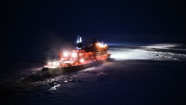 A helicopter view of the NS 50 Let Pobedy nuclear-powered icebreaker sailing toward the North Pole. File photo. - Sputnik International