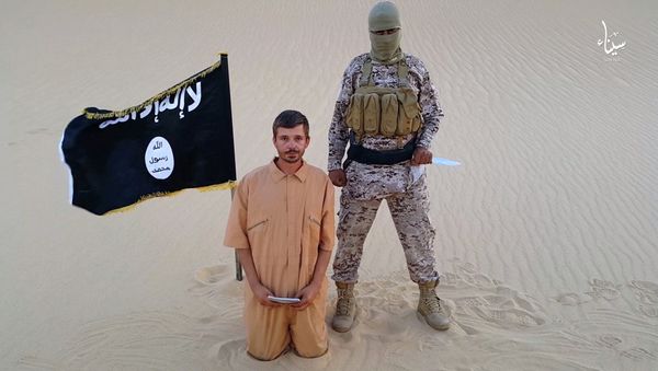 This image made from a militant video posted on a social media website on Wednesday, Aug. 5, 2015, which has been verified and is consistent with other AP reporting, purports to show a militant standing next to another man who identifies himself as 30-year-old Tomislav Salopek, kneeling down as he reads a message at an unknown location This image made from a militant video posted on a social media website on Wednesday, Aug. 5, 2015, which has been verified and is consistent with other AP reporting, purports to show a militant standing next to another man who identifies himself as 30-year-old Tomislav Salopek, kneeling down as he reads a message at an unknown location - Sputnik International