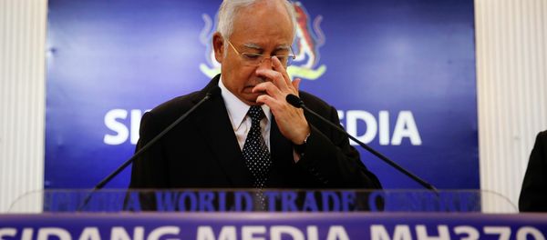 Malaysian Prime Minister Najib Razak, center, gestures before speaking at a special press conference announcing the findings for the ill fated flight MH370 in Kuala Lumpur, Malaysia, early Thursday, Aug. 6, 2015 - Sputnik International