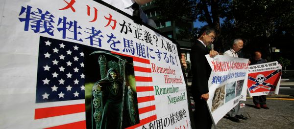 Member of a rightist group offer silent prayers for the victims of the atomic bombing with anti-US banners near the US Embassy in Tokyo, Thursday, Aug. 6, 2015. Member of a rightist group offer silent prayers for the victims of the atomic bombing with anti-US banners near the US Embassy in Tokyo, Thursday, Aug. 6, 2015. - Sputnik International