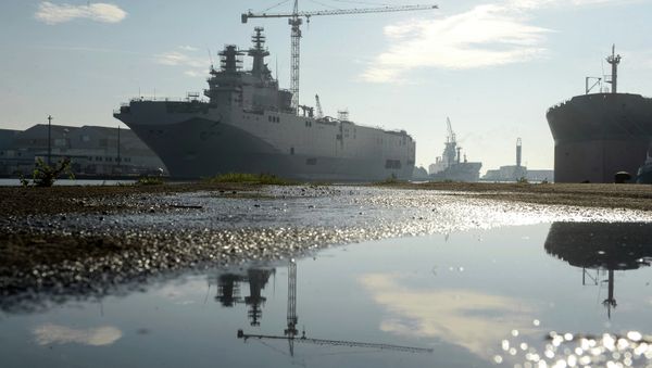 Second Mistral helicopter carrier floated out in France - Sputnik International